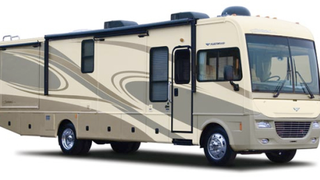 Fleetwood Southwind RV Has Diesel Bus Looks, Gas Appetite